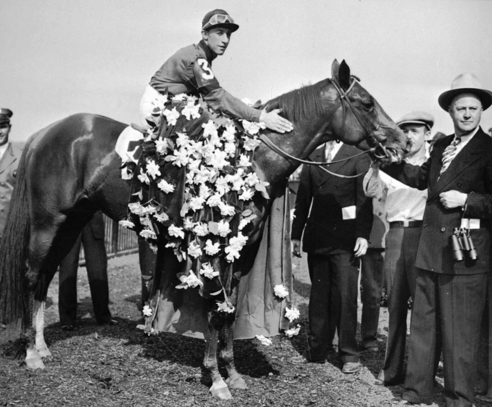 1941: Whirlaway becomes fifth horse to win Triple Crown